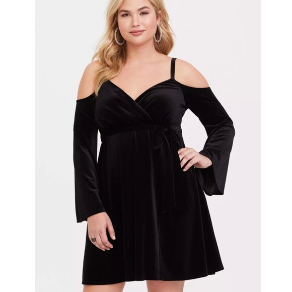 NEW Torrid 3 Black Mini Velvet Cold Shoulder Surplice Dress 3X 22 24 - Picture 2 of 10